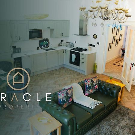 The Penthouse At Mercers Croft Стратфорд на Ейвън Стая снимка